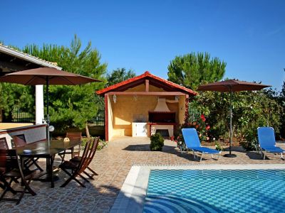 Ferienhaus Faethon auf Korfu Villa Sofia Kanouli Pool und Grillstell