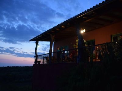 abendstimmung im ferienhaus auf korfu