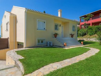 alleinstehende Villa Ost-Korfu zur Miete Aussenansicht