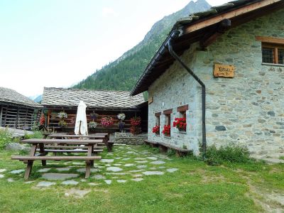 Rifugio Alpenzu Etappenunterkunft der Genusswanderung im Aostatal