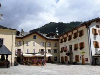 der Hauptplatz von Gressoney-La-Trinit im Aostatal